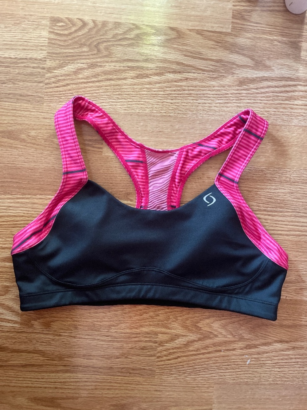 Moving Comfort  High Impact  Sports Bra Black / Pink Stripes Size  38 B US